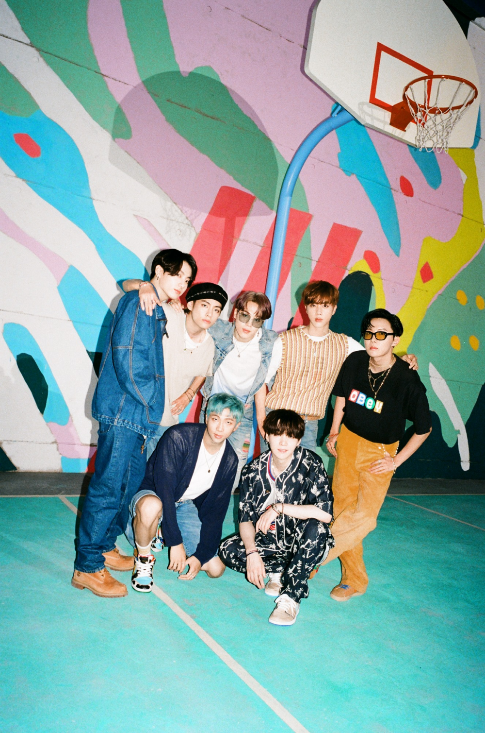  다이너마이트2 컨셉 같다는 의견 갈리는 방탄 새 디싱 '버터' 컨셉포토.jpg