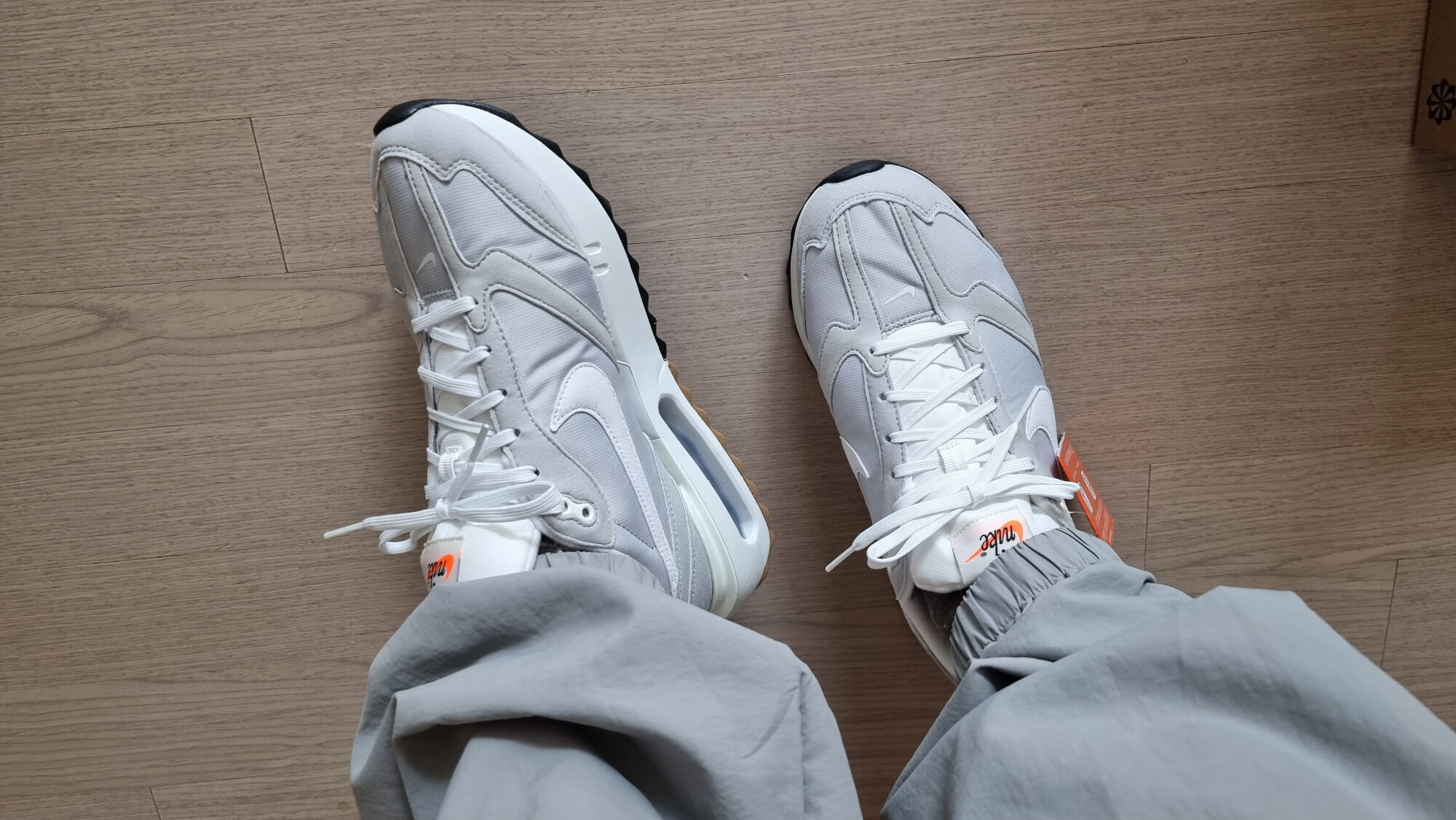  나이키 커플 운동화 에어맥스 던 추천 (NIKE AIR MAX DAWN)