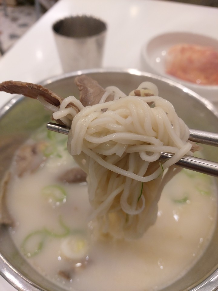  김첨지도 깜짝놀람. 가성비 최강 5000원 독립문 설렁탕