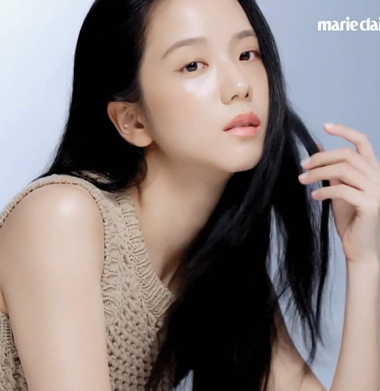  블랙핑크 지수 마리끌레르 화보 움짤.gif