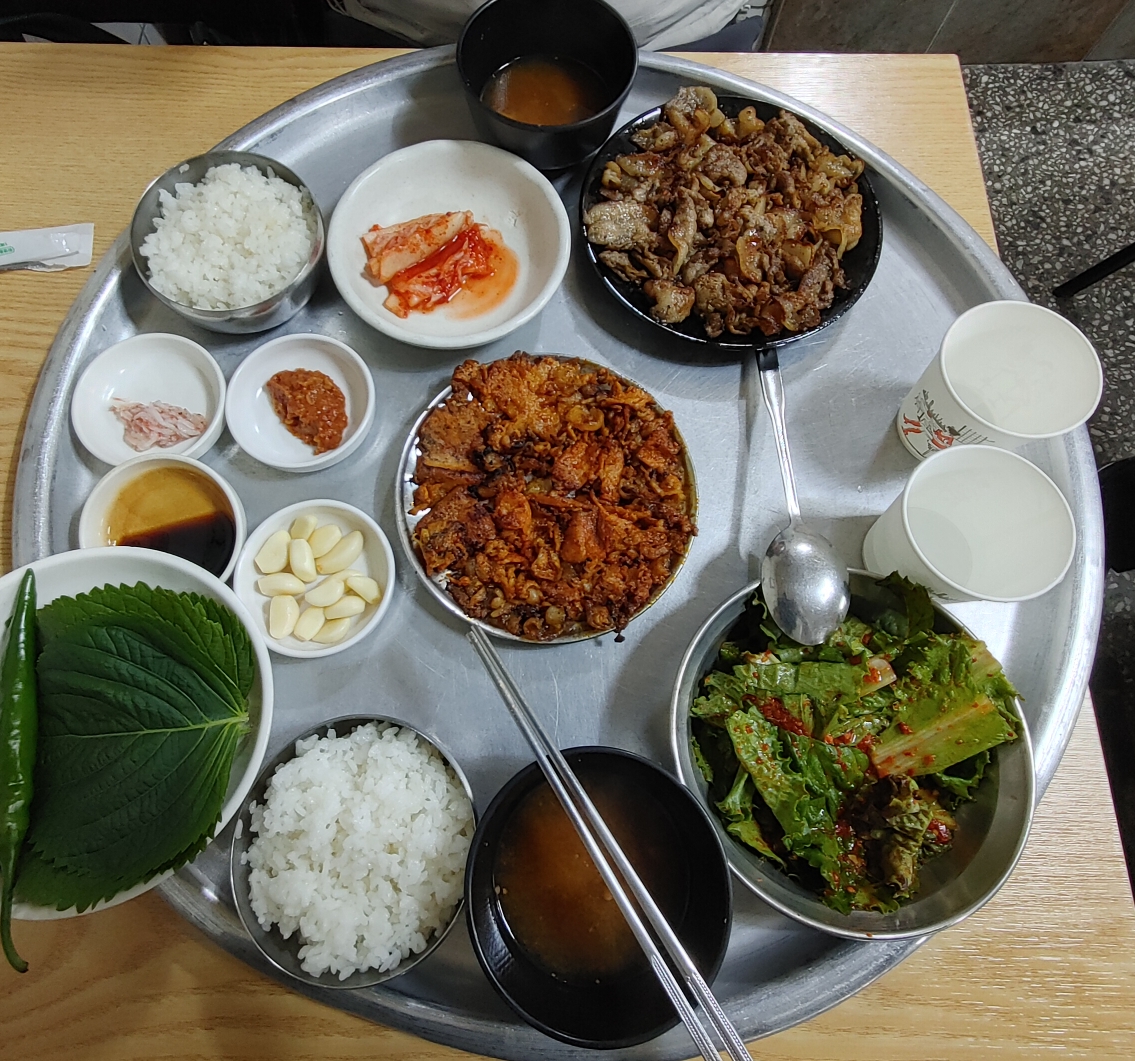  대구 칠성시장 연탄 불고기 전문점 - 칠성 단골식당 - 밥만먹어도 되어서 좋았다