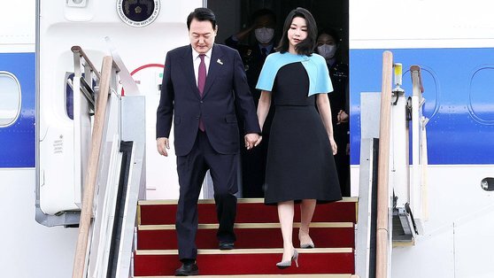  "나토 순방, 김건희에 묻혔다" 전용기 민간인 동행에 與한숨