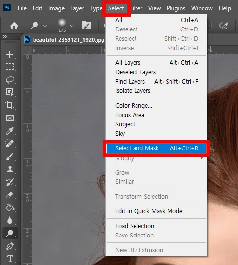 어도비 포토샵에서 셀렉 앤 마스크를 선택하는 모습