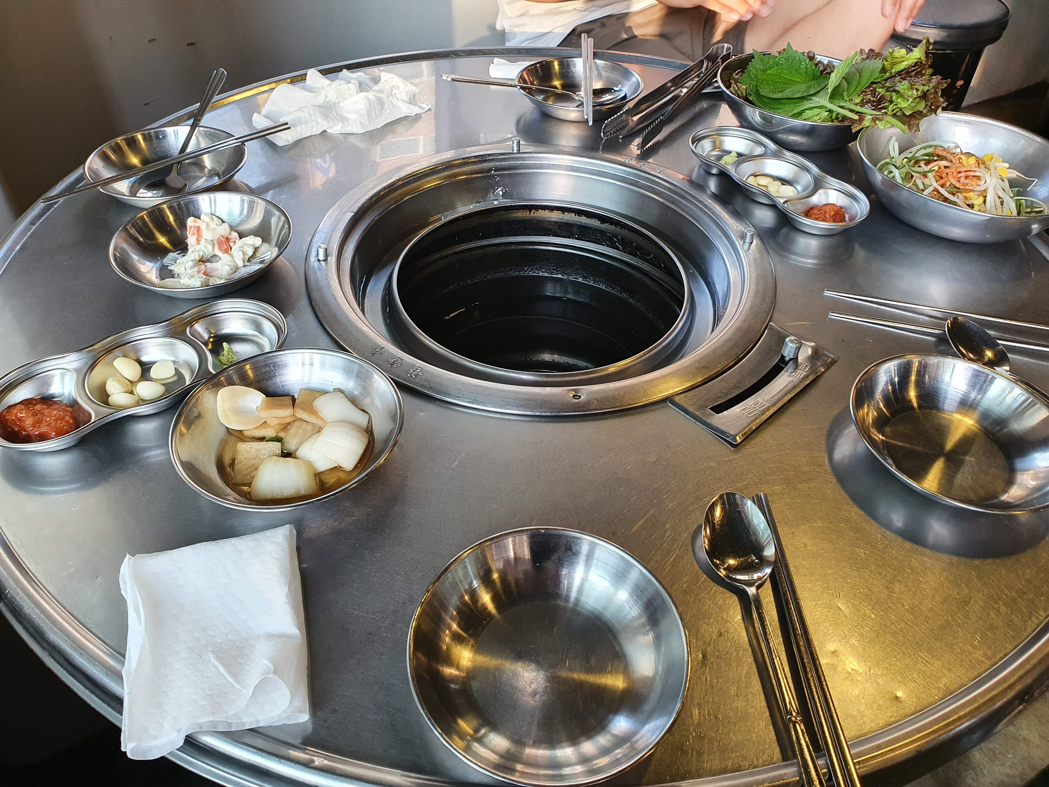  돼지갈비, 삽겹살-홍대 서교가든