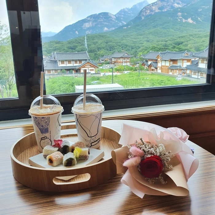  은평 한옥 마을 1인 1잔 북한산이 보이는 카페