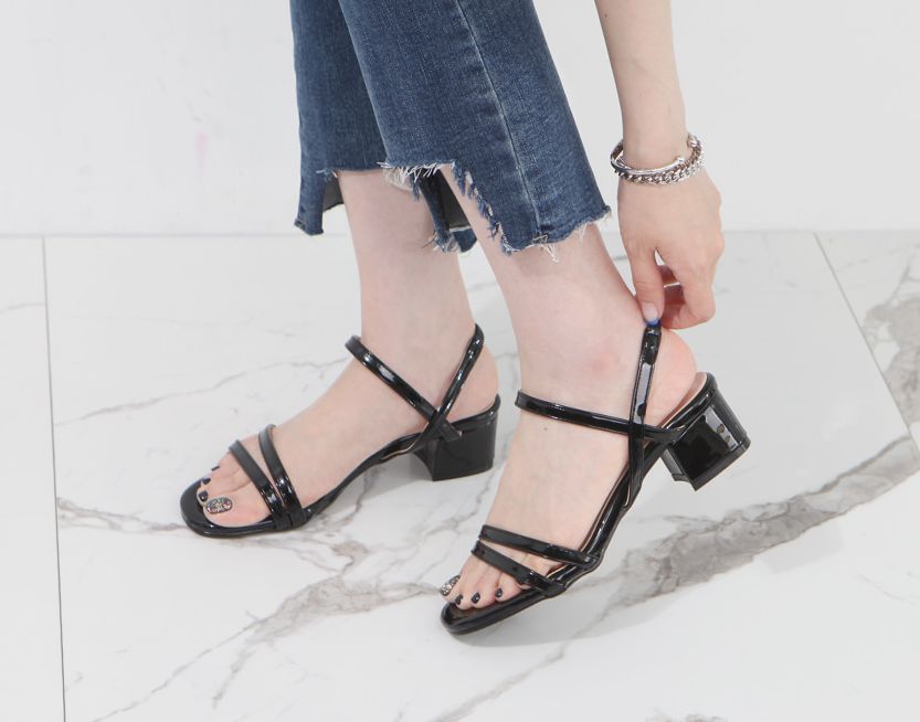  시원하고 편안한 뒷꿈치 밴딩 4cm 샌들