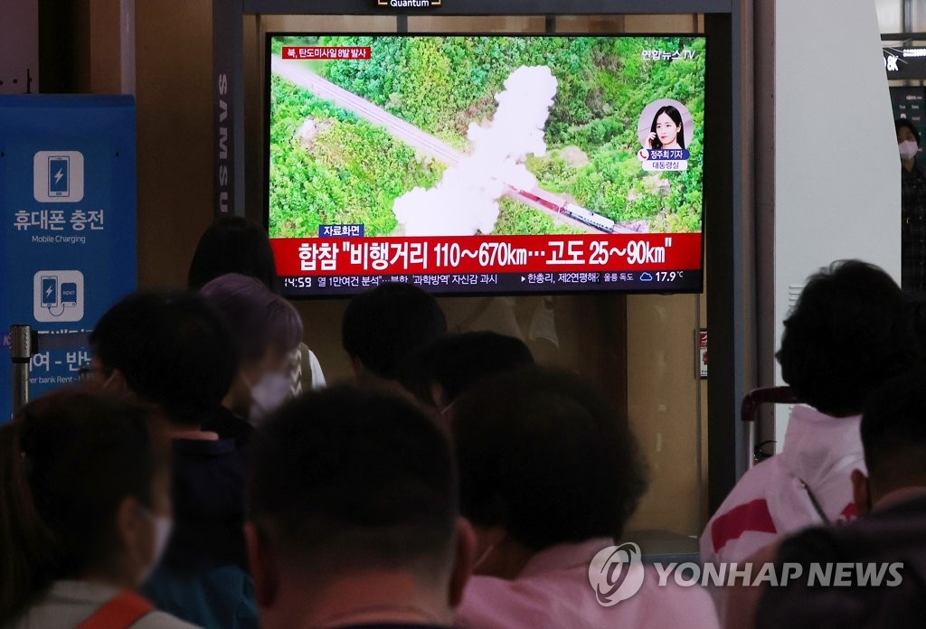  日정부 "北미사일 적어도 6발"..SRBM 8발 포착한 한국과 차이(종합)