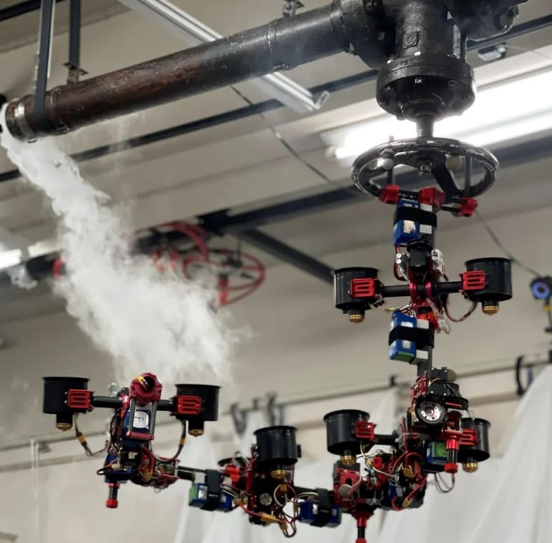 원격 조종 기능이 추가된  드래곤 로봇 VIDEO: Aerial Dragon Robot Reconfigures Itself Into a Flying Manipulator