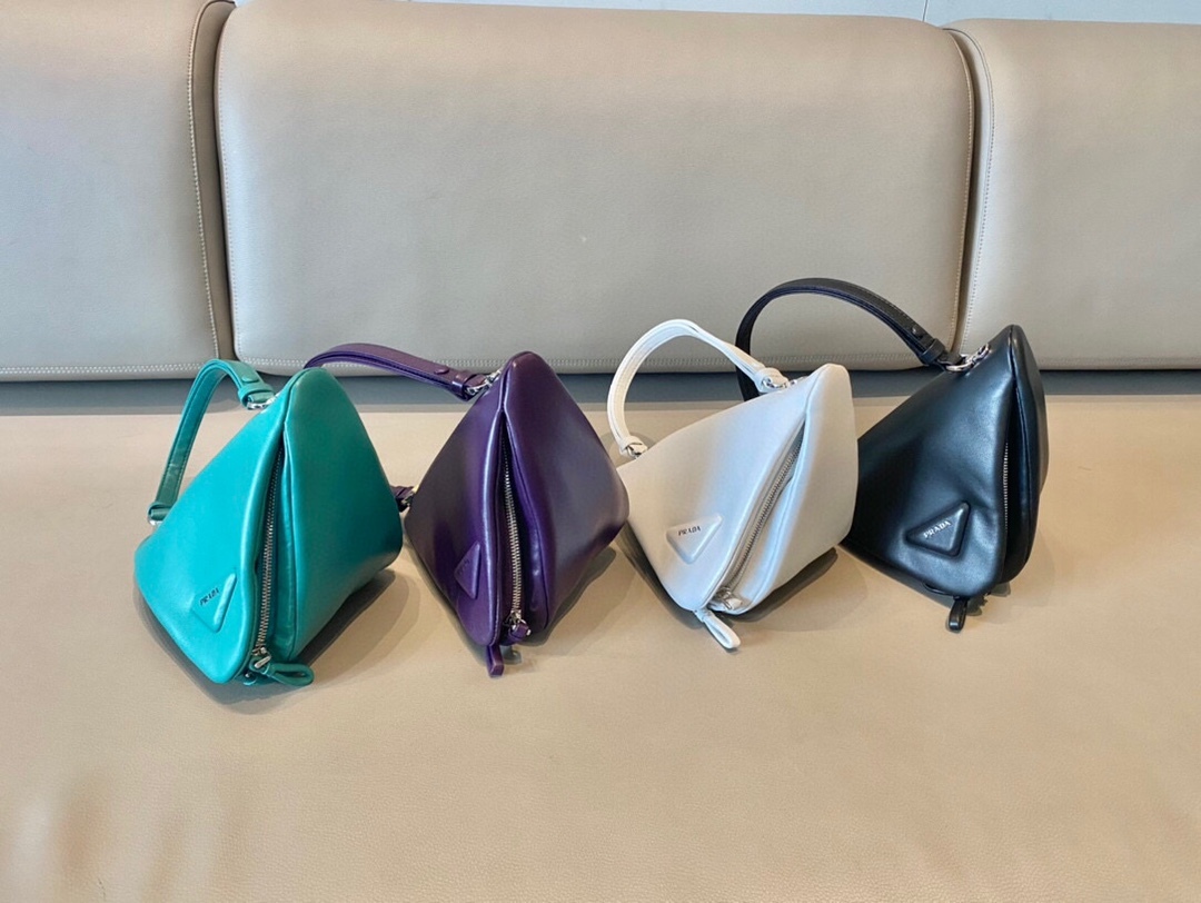  [PRADA] 프라다 나파 가죽 패딩 핸드백 1BA315 (4 COLOR)