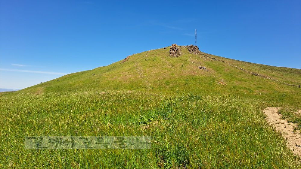 Monument Peak