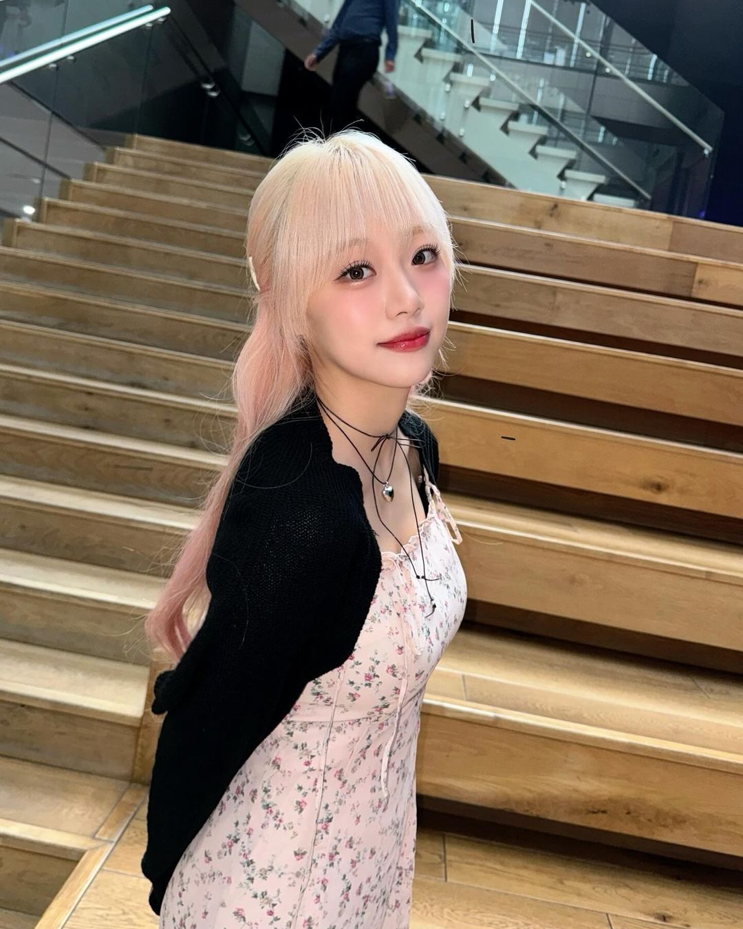 이슈유머걸그룹kpop헉짤연분홍 꽃원피스 입은 건강한 봄처녀 시그니처 지원-4번 이미지