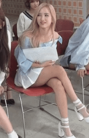  우주소녀 보나 꿀벅지