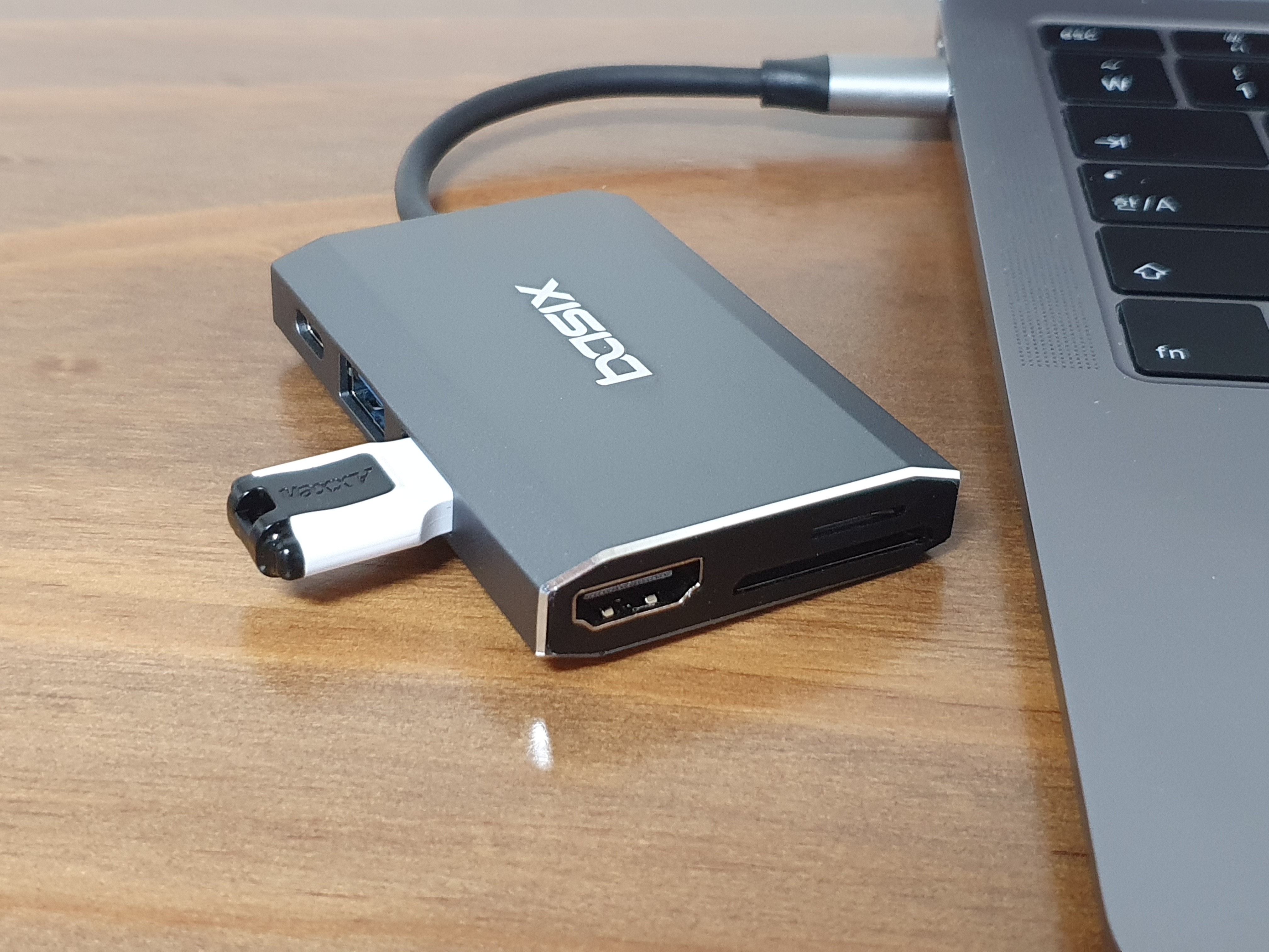  베이식스 맥북 USB 허브로 C타입 포트 활용하기
