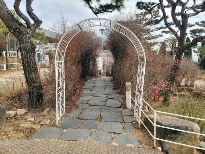 강화도-마호가니-카페-정원