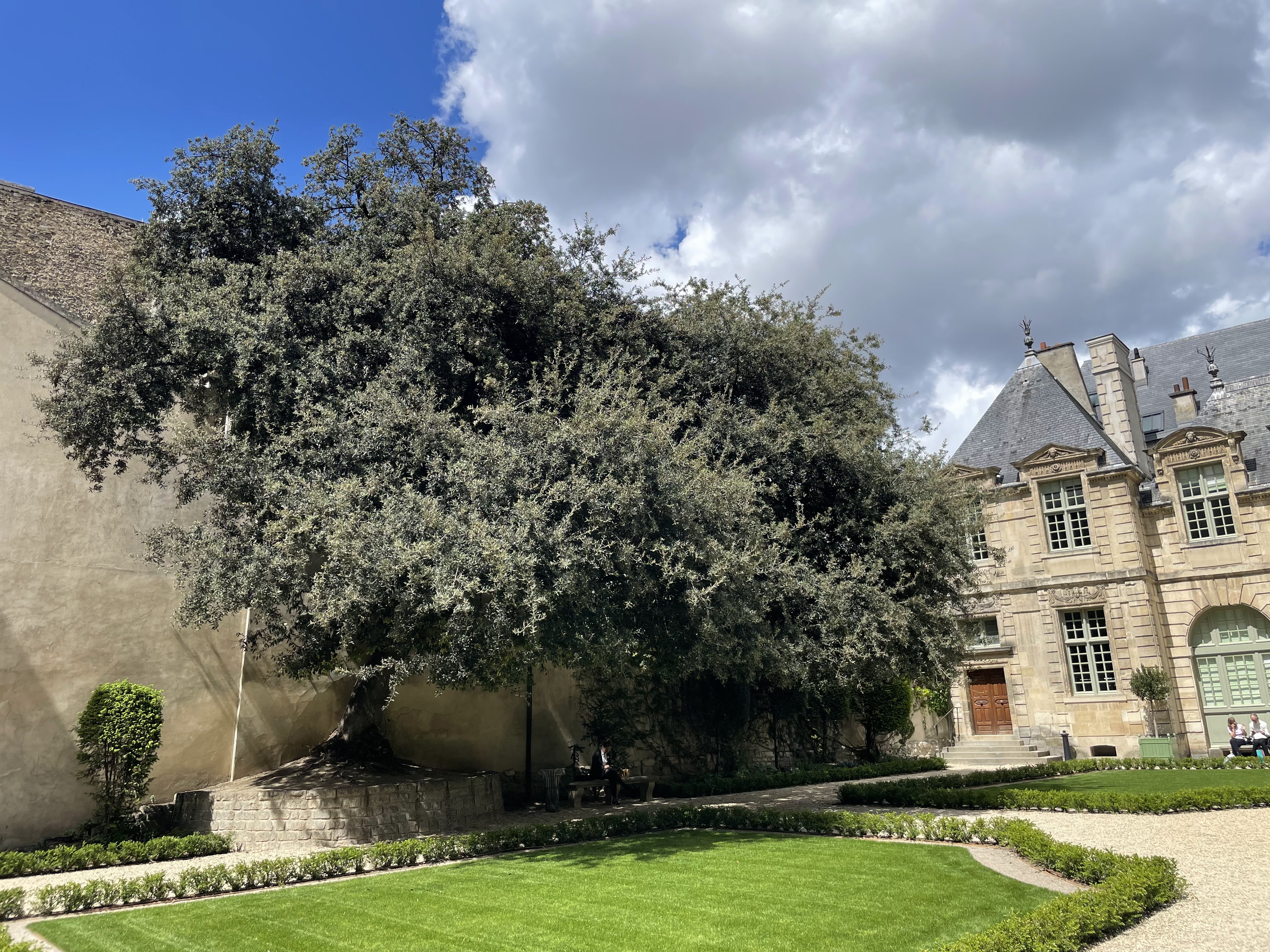 오뗄 드 슐리(Hôtel de Sully) 정원
