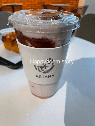 카페 아스타나의 딸기 라테