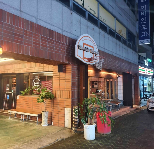  대구 종로 미국식 피자 '로이스개러지' 토핑 실하고 분위기 좋음, 동성로 맛집, 대구 피자 추천, 힙한분위기, 대구데이트