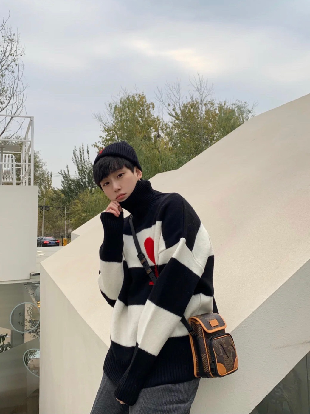  [AMI] 아미 20FW 빅하트 로고 터틀넥 스트라이프 니트 스웨터 H20HK223018 034 (2 COLOR)