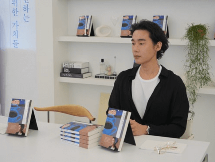 허지웅-산문집발간-기자간담회-장면
