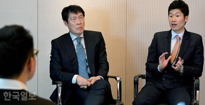 손흥민 박지성 누가 더 대단할까?(+나이 연봉 주급 업적)