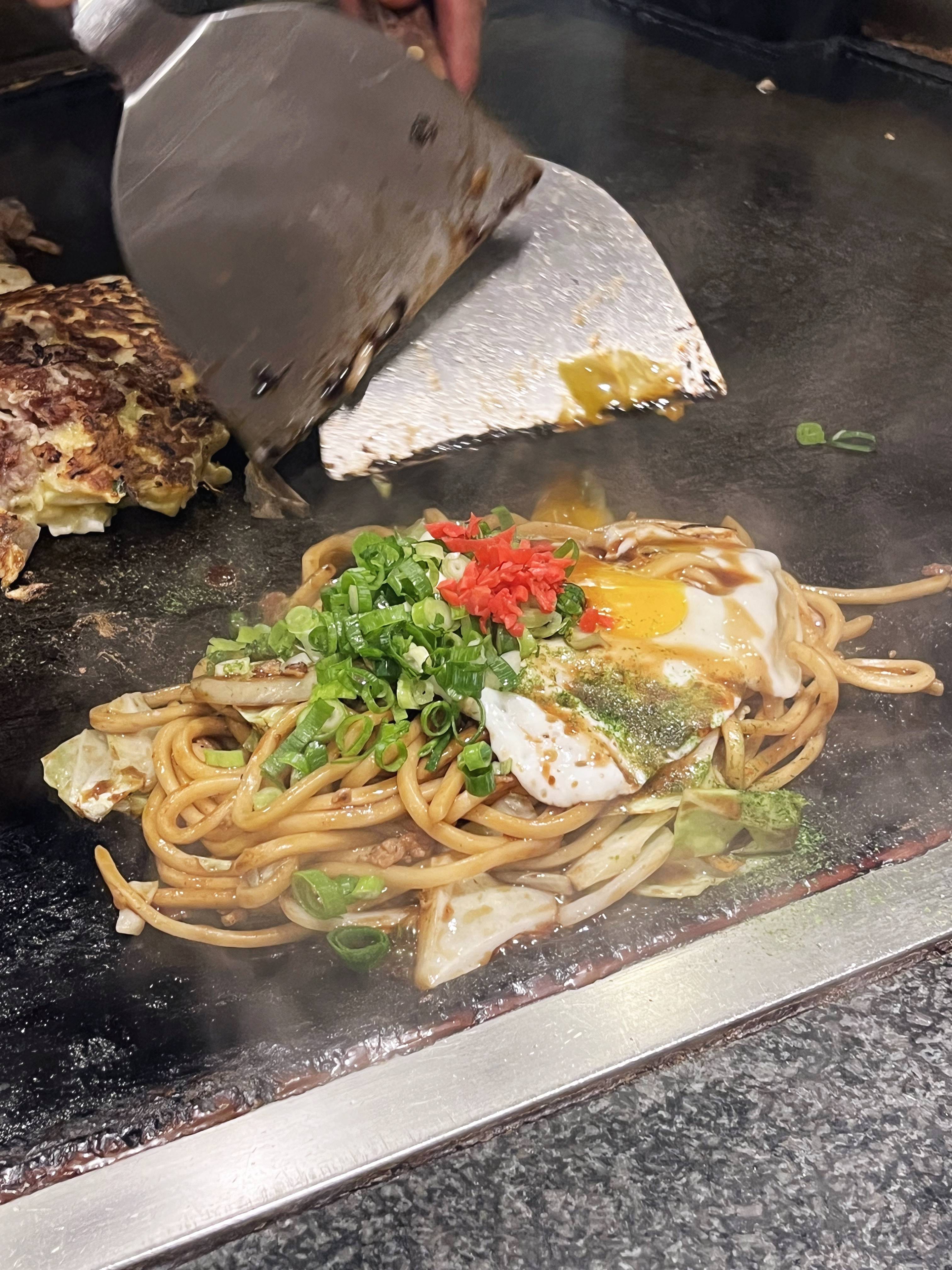 오사카 미슐랭 오꼬노미야끼 맛집 미즈노 방문후기 - 야키소바: 일본의 맛있는 면 요리! 오사카 미슐랭 오꼬노미야끼 맛집 미즈노 방문후기 - 야키소바: 일본의 맛있는 면 요리!