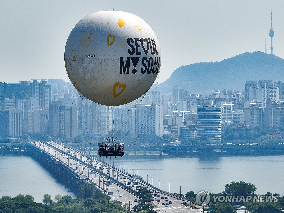 서울의 새로운 명물, '서울달'이 뜬다! 하늘에서 내려다본 아름다운 서울 전경