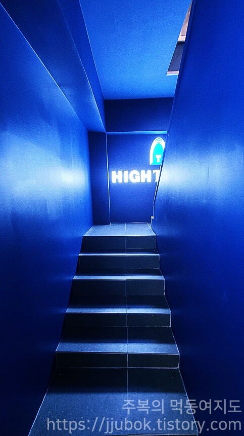 하이테이블-부평점-3층-계단