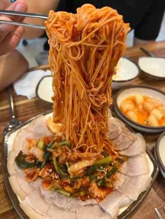 돼지국밥 비빔수육국수