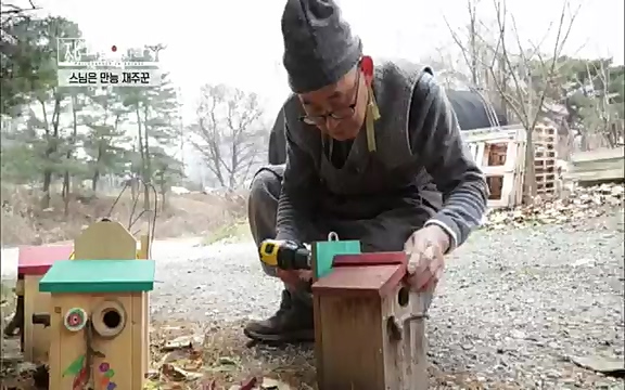 [3회] 자연의 철학자들 - KBS새처럼 살고 싶어라] 자연이라는 위대한 법당에서 숲의 울림, 새들의 소리를 들으며 깨달음을 얻은 도연 스님.ts_20220320_153601.214.jpg