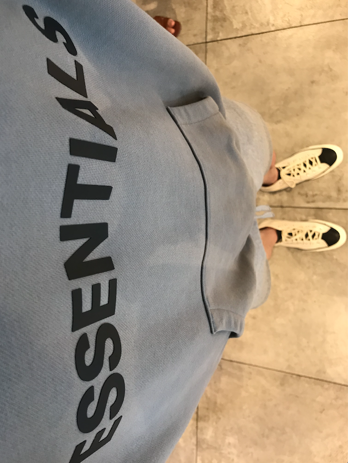  피어오브갓 에센셜(피오갓 에센셜  FEAR OF GOD ESSENTIALS ) 앞 로고 차콜 후드 구매 & 착용 후기(스트릿 패션,  제리 로렌조 패션, 피어오브갓 에센셜 직구 방법, 사이즈, 후드, 바지, 스웬 팬츠, 스웻..