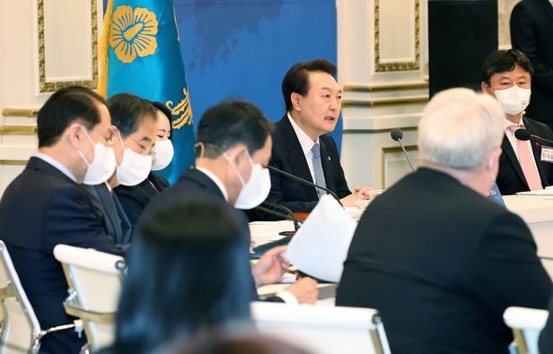  尹 “통일, 갑자기 찾아올 수도...北상황 국민에 정확히 알려야”
