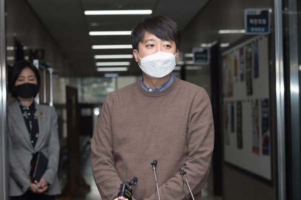  가세연 '성상납 의혹' 제기에 이준석 "사실무근, 법적 조치"