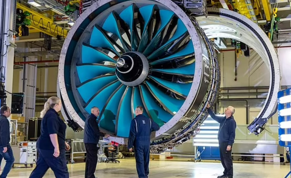 롤스로이스&#44; 세계 최대 차세대 엔진 제작 완료 ㅣ세계 최대 항공기 엔진 제작사 VIDEO: Rolls-Royce UltraFan Engine Complete and Ready to Test