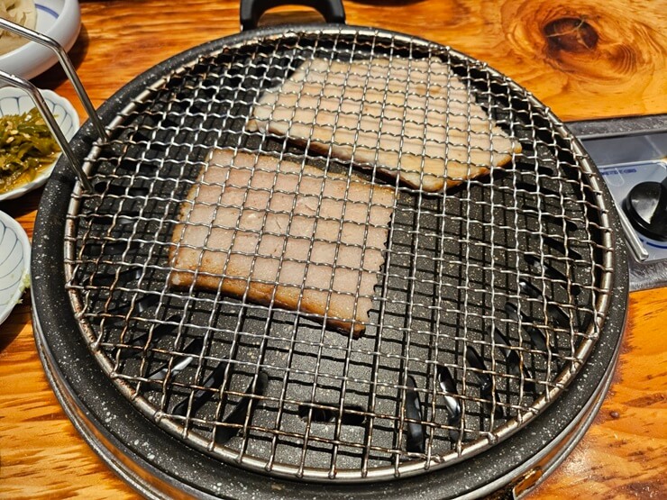 맛있게 굽고 있는 필살껍데기