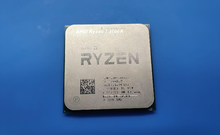  amd 라이젠7  핀 한개가 무뽑기로 부러져서 오류가 있는  3700x   cpu핀수리