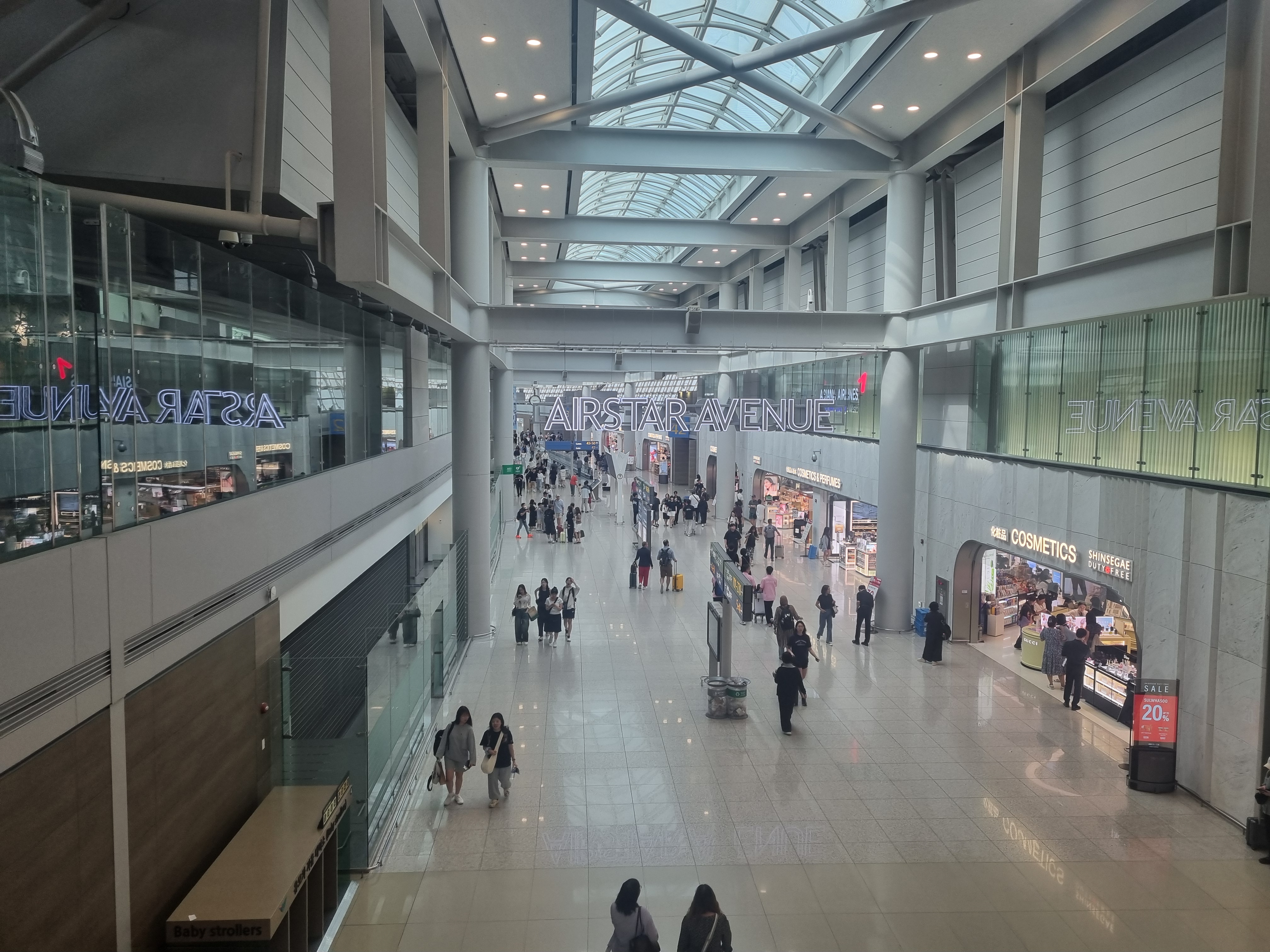 공항 내 면세점 거리