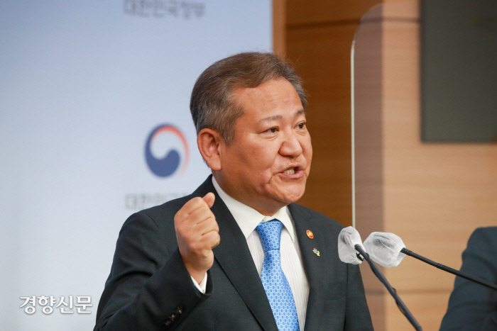  경찰국 신설 "법대로" 외친 행안부 장관..전문가들 "아전인수식 해석"