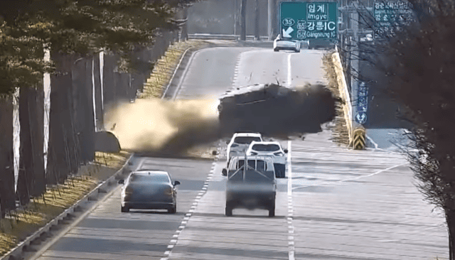 Accident footage from another car&#39;s dashcam