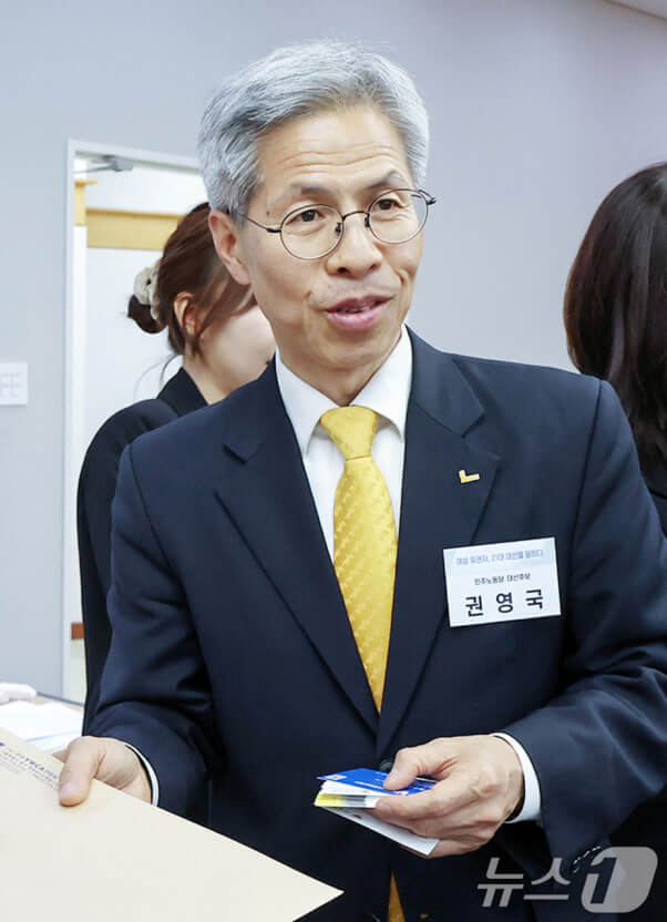권영국 대선후보, 김문수 악수 거절