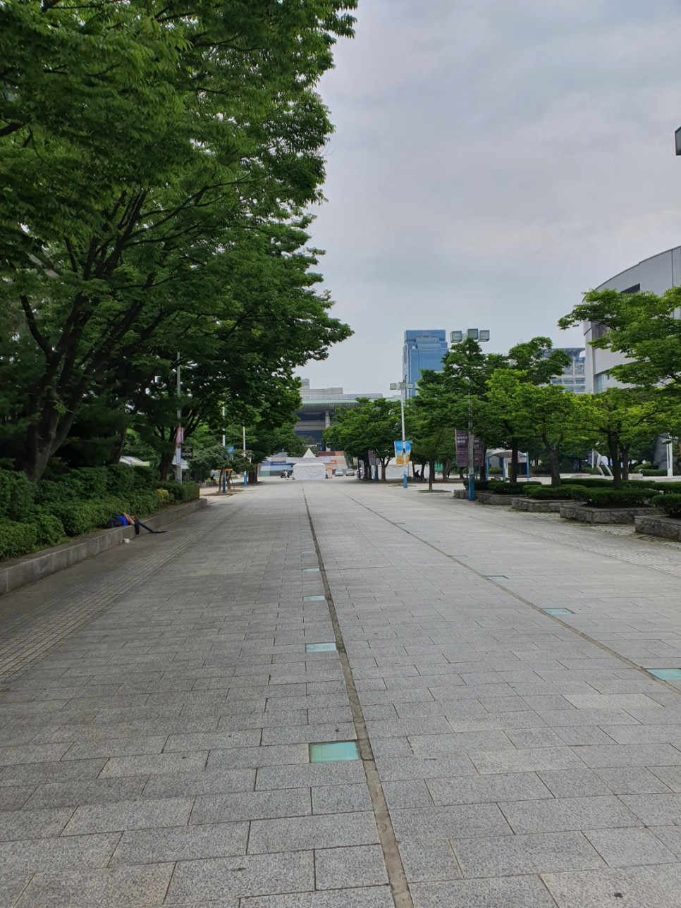 나는 인천에 있는 무료 코로나19 테스트 센터 아트센터에 있다. 10