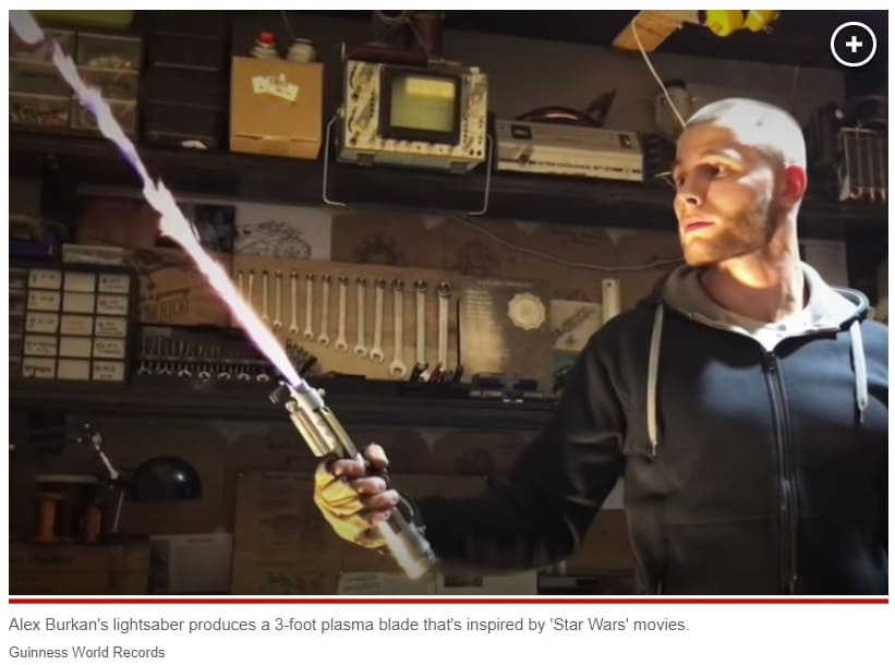 강철도 자를 수 있는 광선검 개발자 기네스북에 올라 VIDEO: Guinness World Records recognizes Russian YouTuber as making world’s first retractable lightsaber