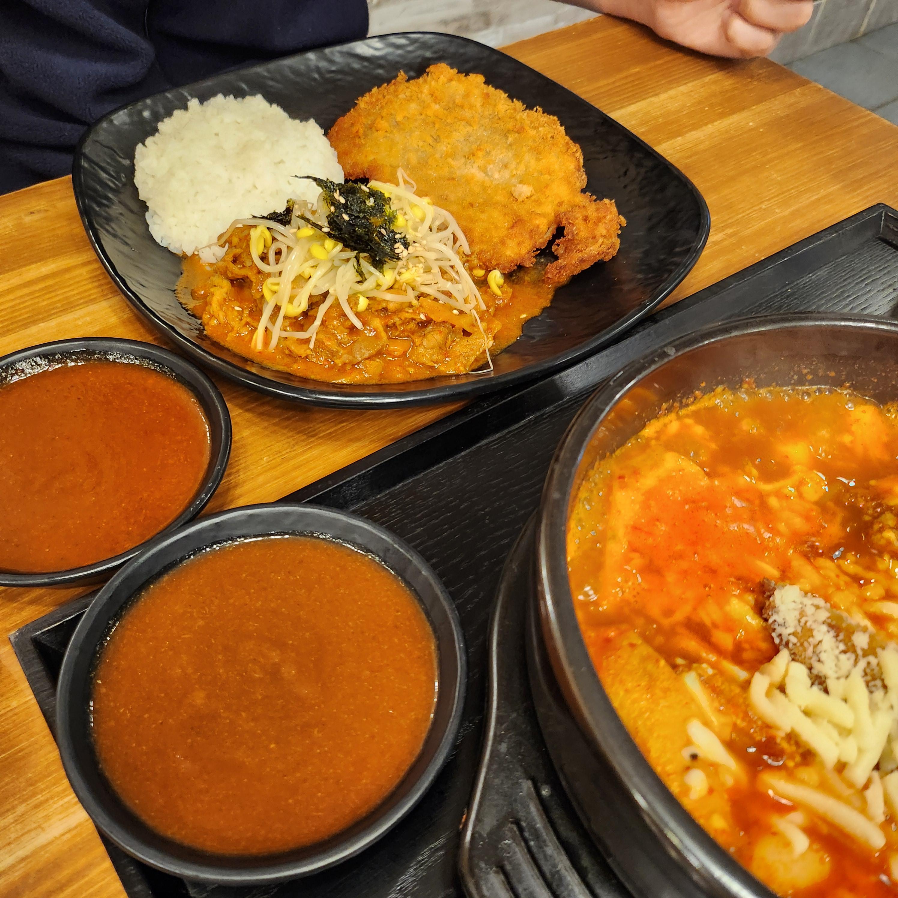 중앙시장몽실통통-치떡돈,제육돈까스