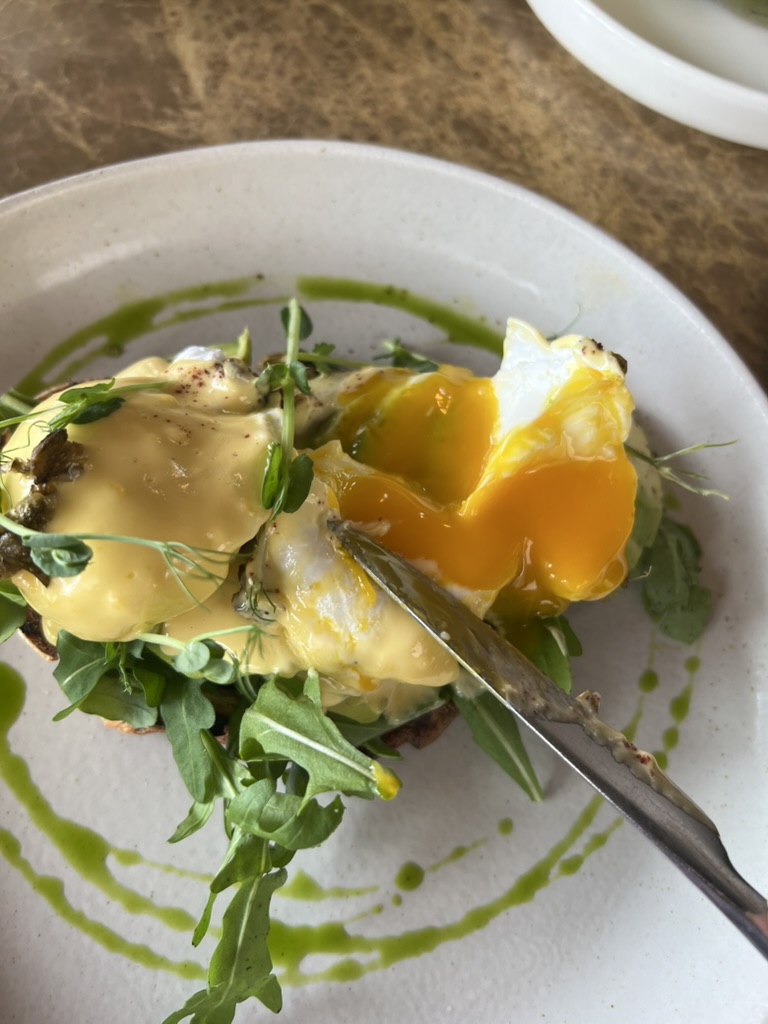 Suka Espresso Ubud Egg Benedict