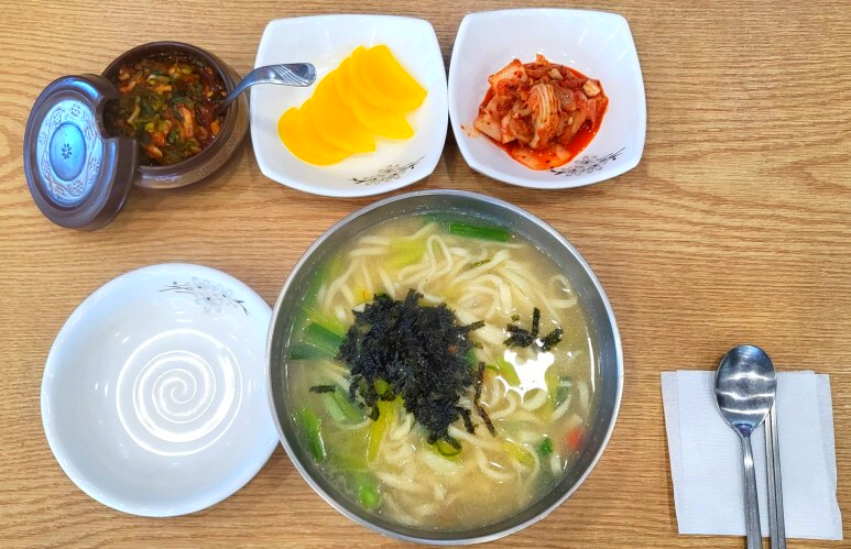 전통손칼국수 이미지