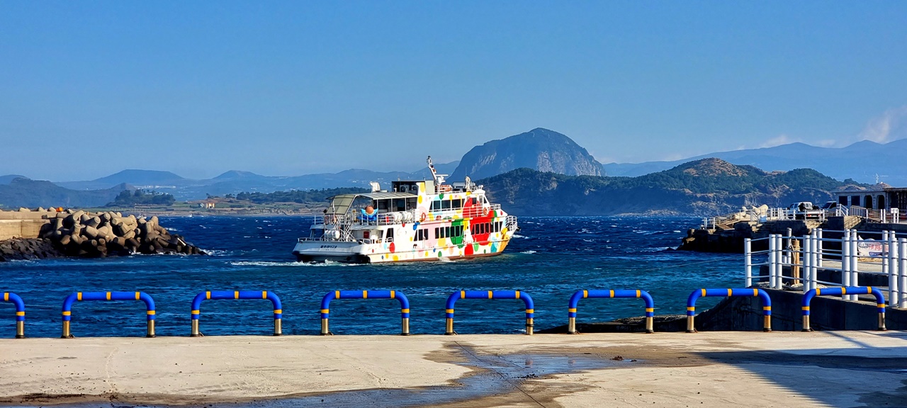 가파도 도착 후 회항 하는 유람선