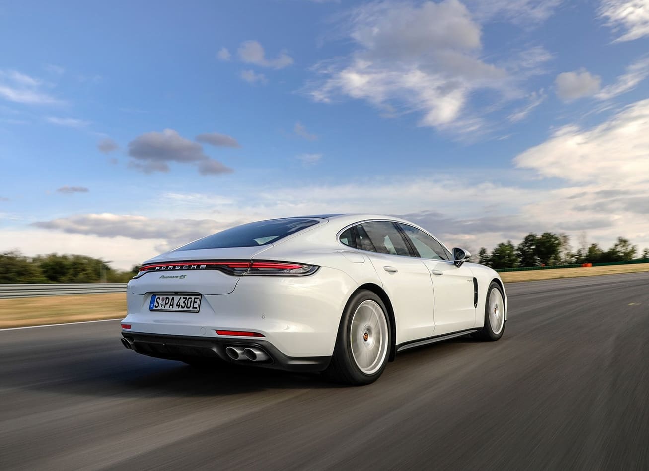 포르쉐 파나메라4(Panamera4) 플래티넘 에디션 사진2