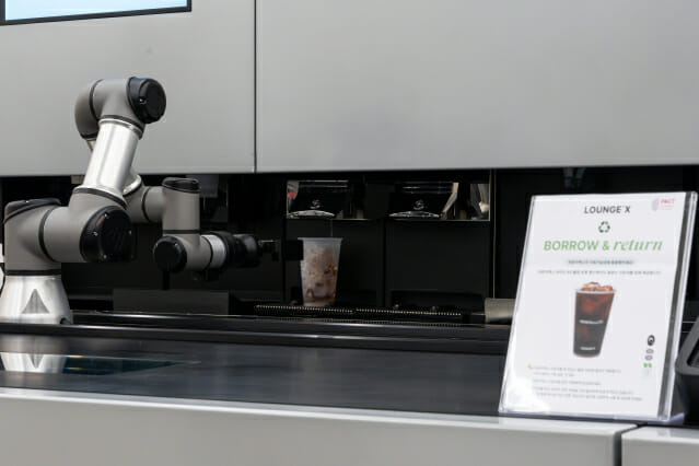 바리스타 로봇 시스템에 도입된 리유저블 컵