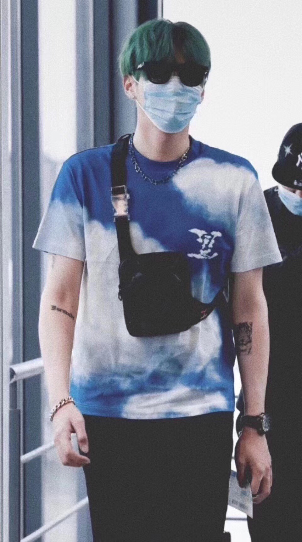  [LOUIS VUITTON] 루이비통 클라우드 프린트 반팔 티셔츠 1A89U4