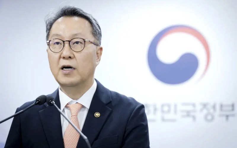 의협 비대위는 박민수 보건복지부 차관이 3월부터 복귀하지 않은 전공의들에 대해 최소 3개월의 면허정지 처분과 관련된 사법절차 진행이 불가피하다고 언급한 것에 대해 비판하였다.