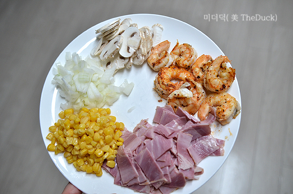 양송이 양파 옥수수 베이컨 새우